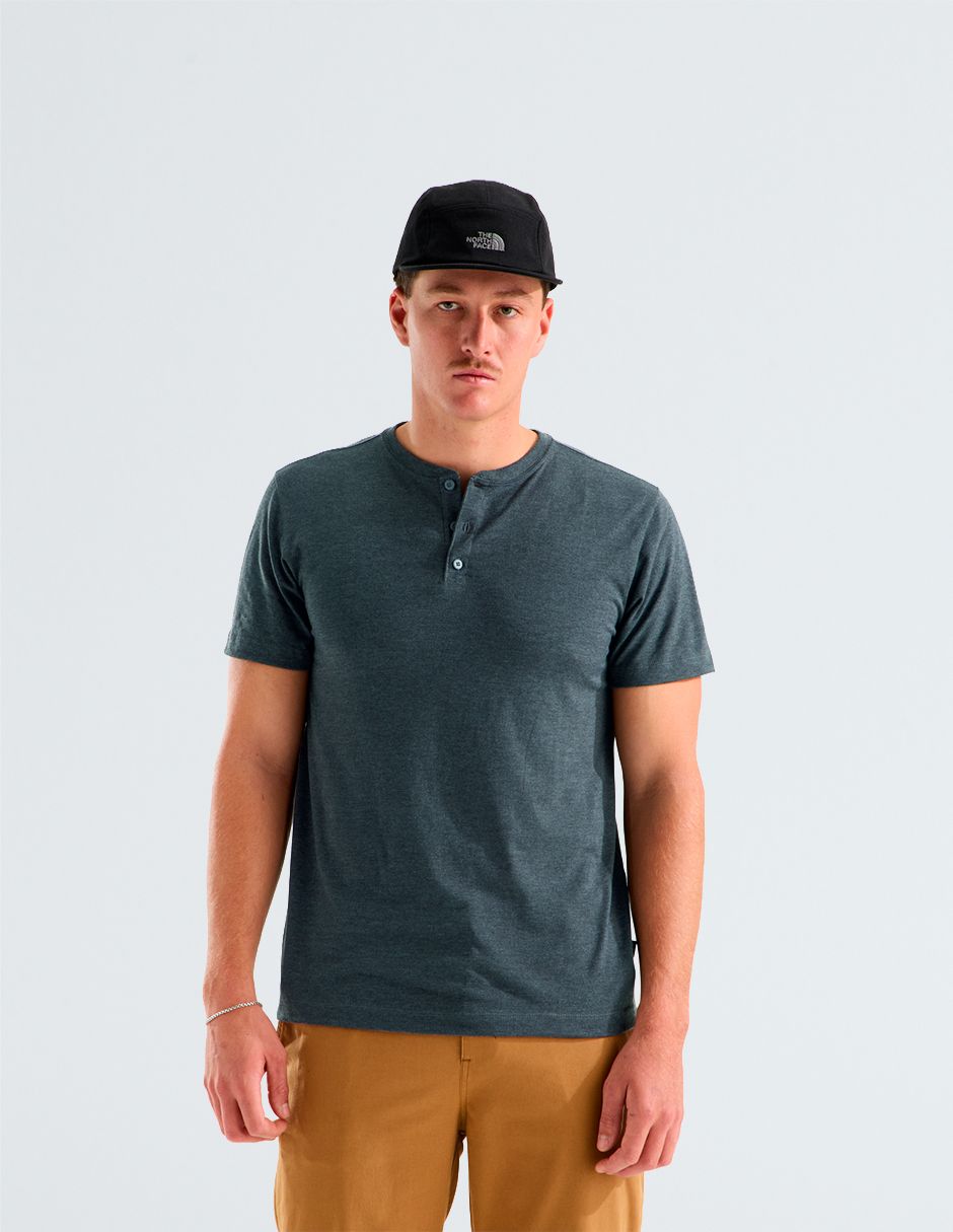 Playera cuello con botón para hombre
