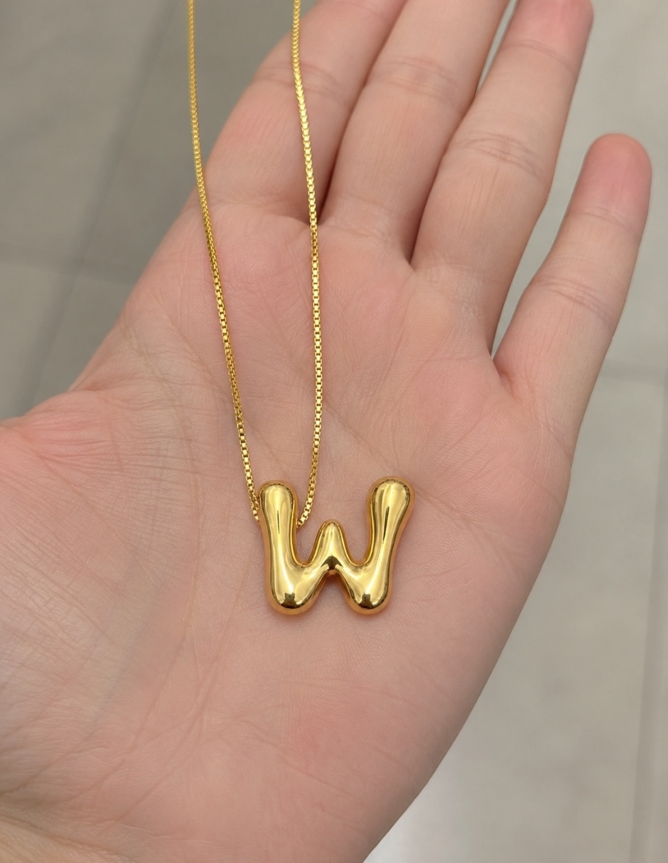 Collar con dije de letra W 6