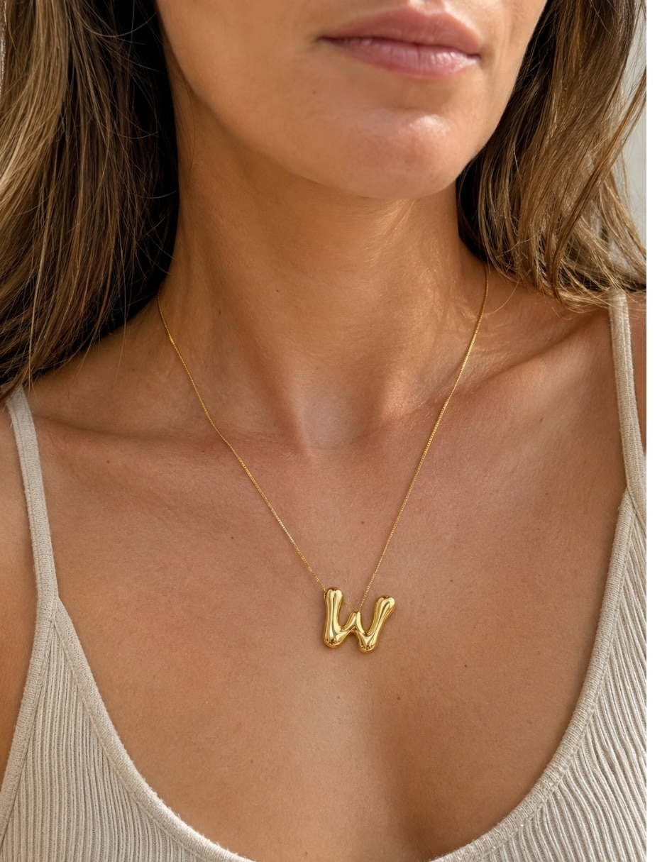 Collar con dije de letra W 7
