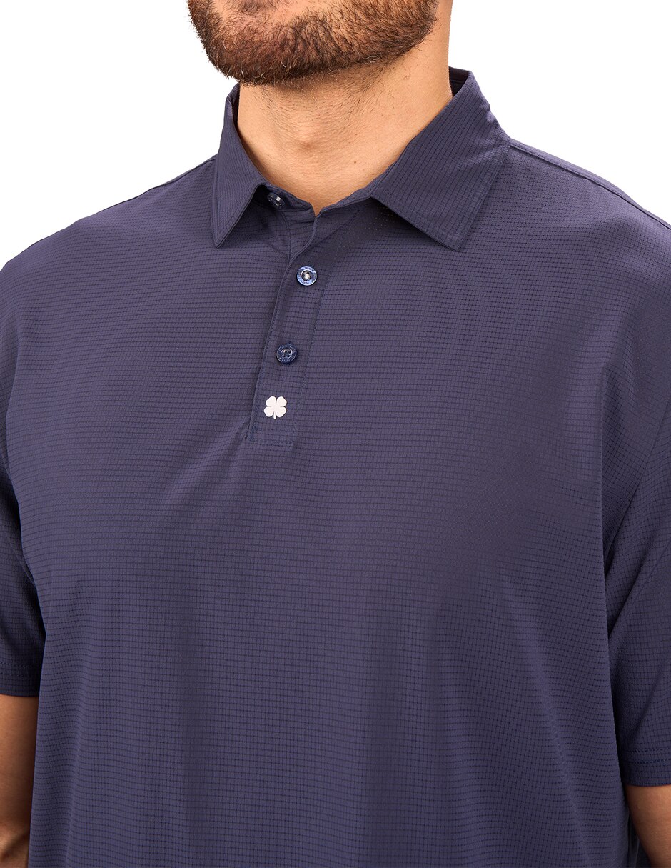 Playera tipo polo Black Clover Hallow para hombre