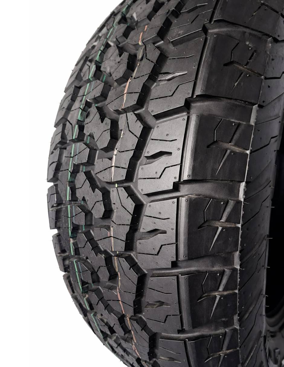 Llanta para auto ZwarthzZ Tirws All Terrain 265 / 70 R16 3