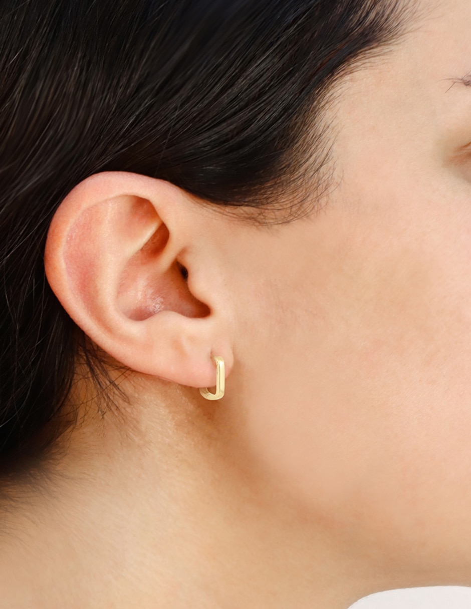 Arete cuadrada de oro amarillo 14 k con acabado pulido 3