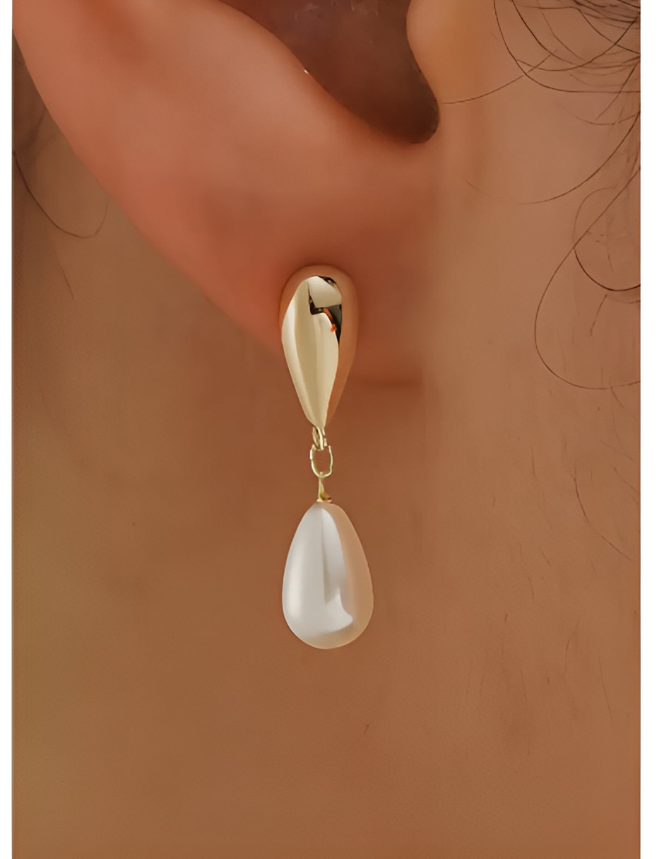 Aretes largos con acabado brillante perla 2