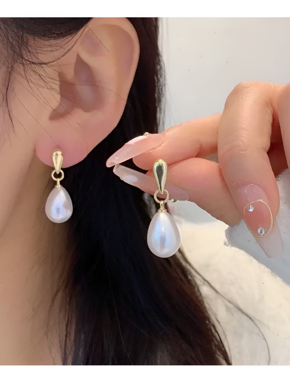 Aretes largos con acabado brillante perla 3