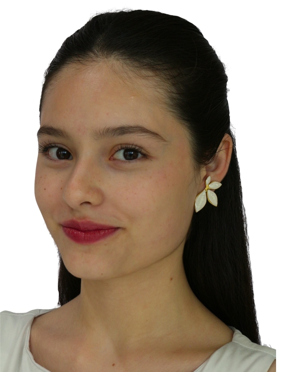 Aretes largos de flor con acabado brillante 5