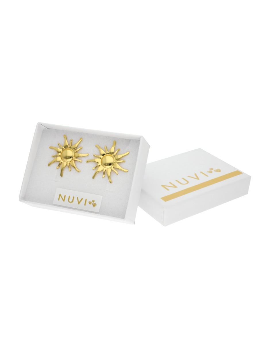 Aretes cortos Nuvi con acabado brillante