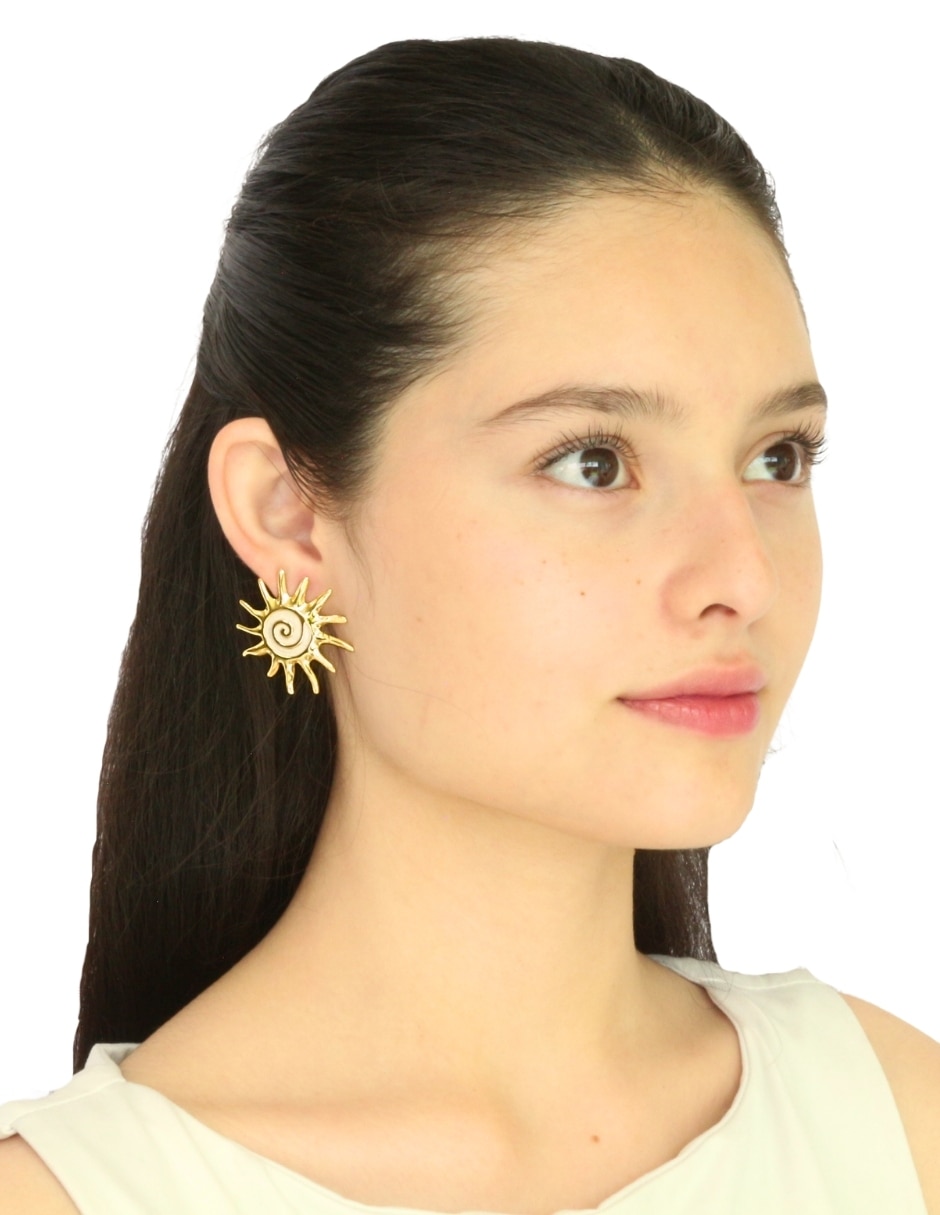 Aretes cortos    Nuvi   con acabado brillante