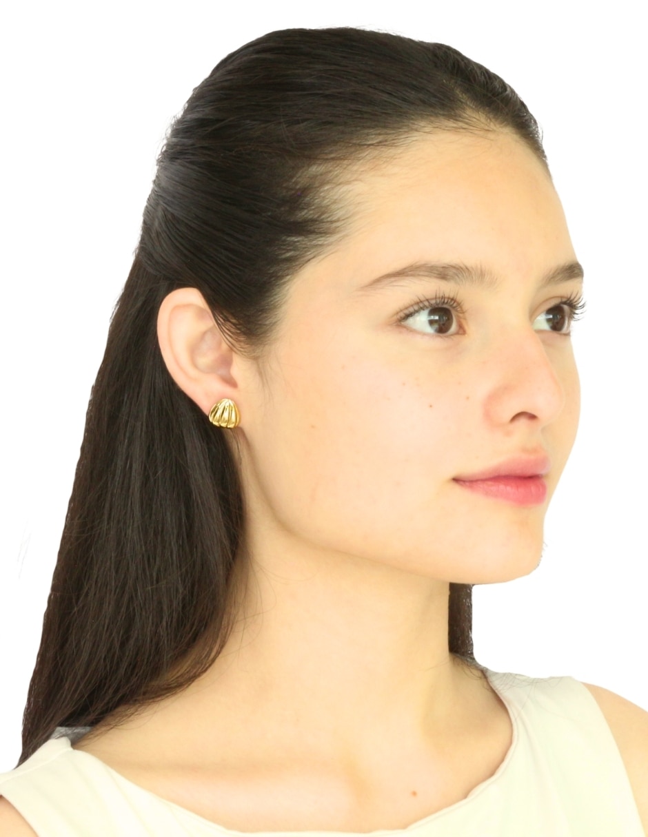 Aretes cortos  de calabaza  Nuvi   con acabado brillante