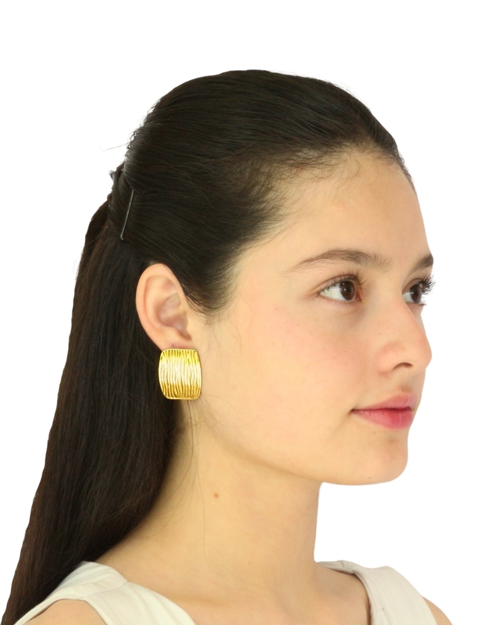 Aretes cortos rectangular con acabado brillante 4