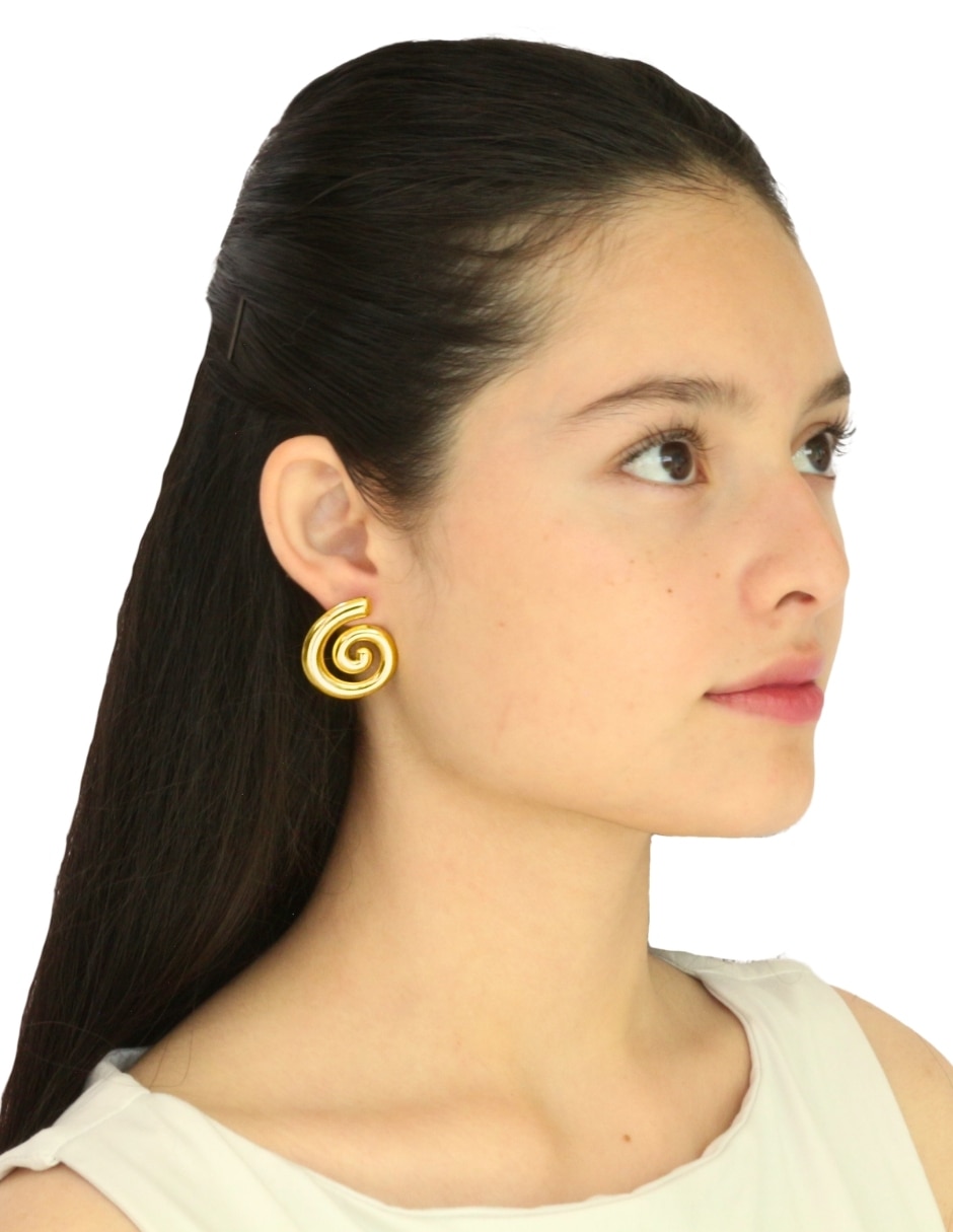 Aretes largos Nuvi con acabado brillante
