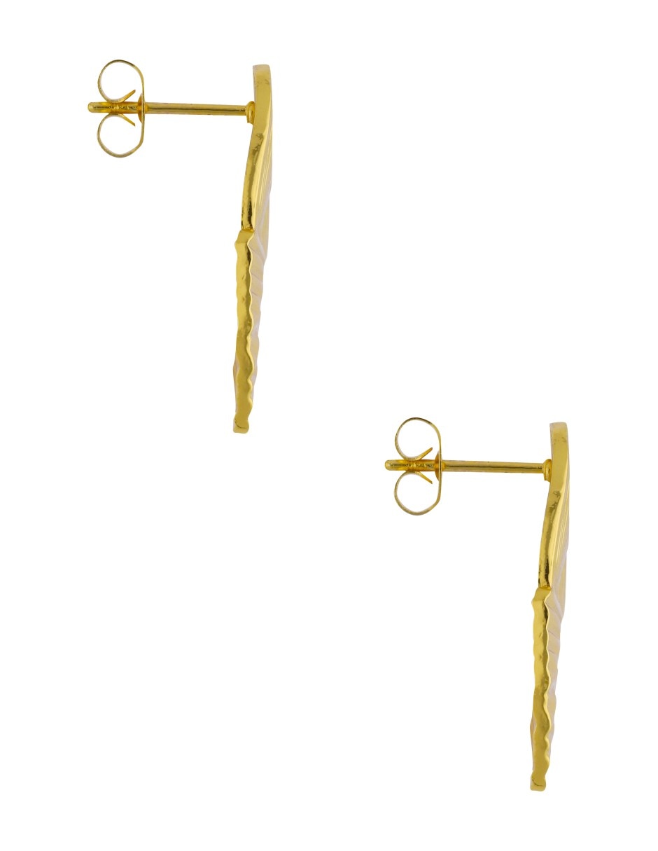 Aretes cortos triangulares Nuvi con acabado brillante
