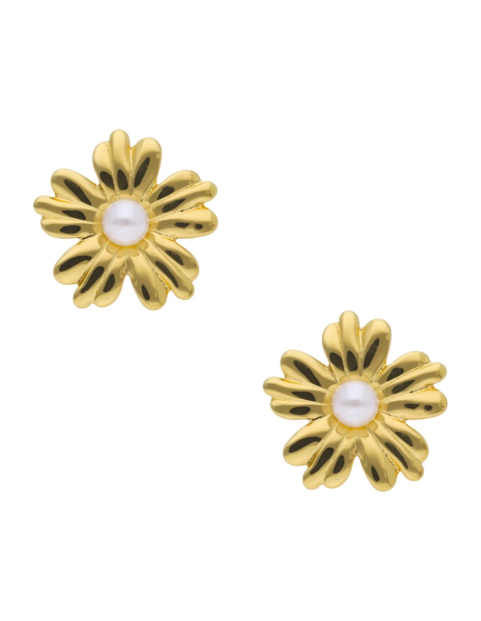 Aretes cortos  de flor  Nuvi   con acabado brillante
