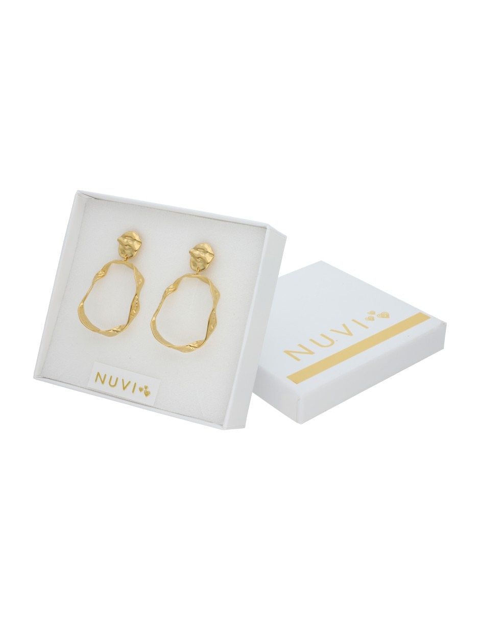 Aretes cortos    Nuvi   con acabado brillante