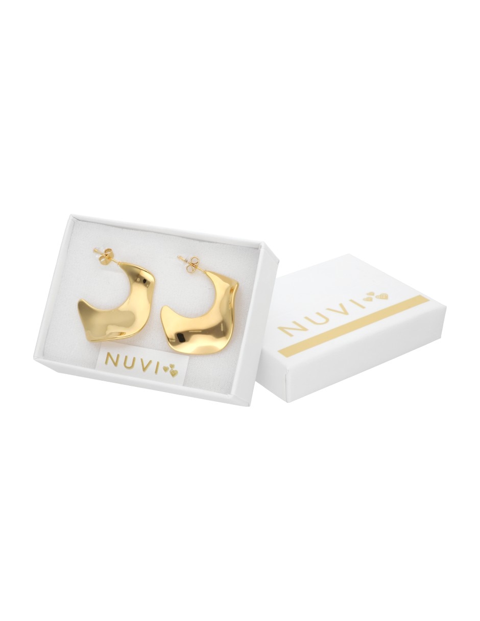 Aretes largos Nuvi con acabado brillante