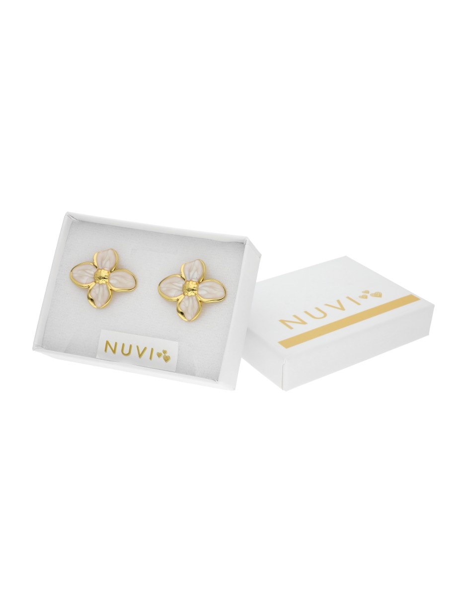 Arete de Flor Nuvi con acabado brillante