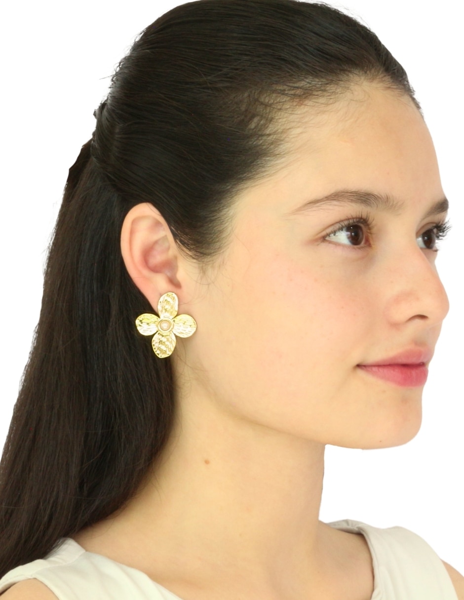 Arete de Flor con acabado brillante 4
