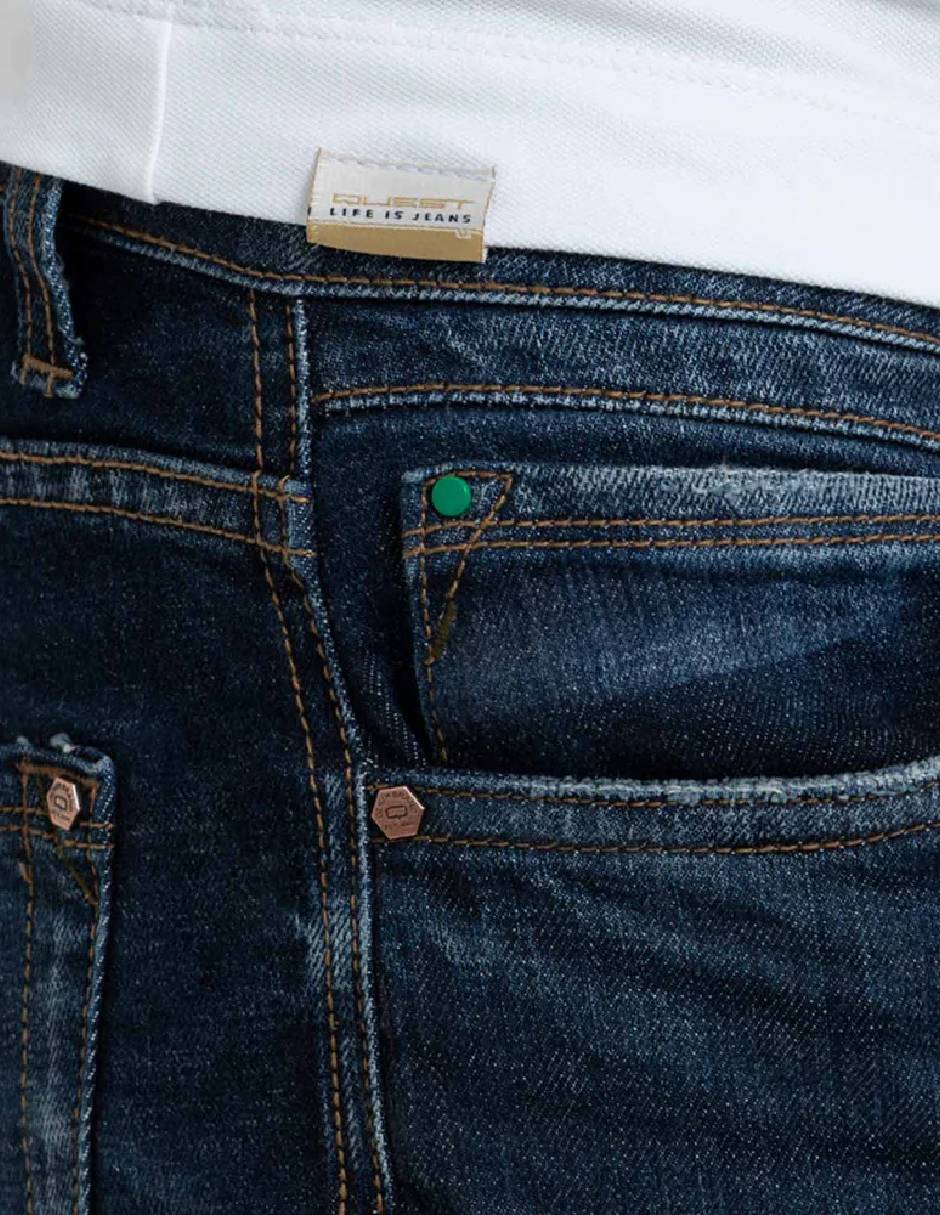 Jeans slim QUE110250033-324 lavado obscuro para hombre 3
