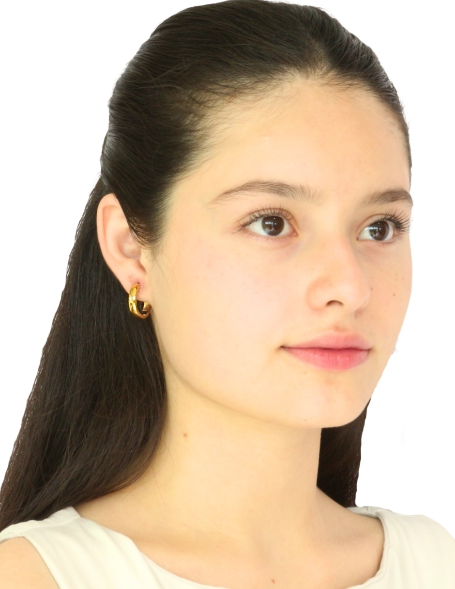 Aretes huggies Nuvi con acabado brillante