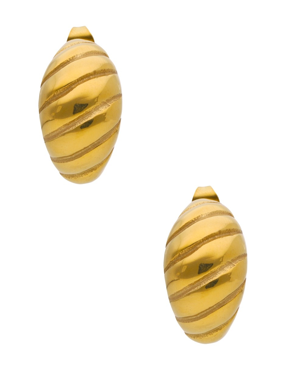 Aretes cortos Nuvi con acabado brillante