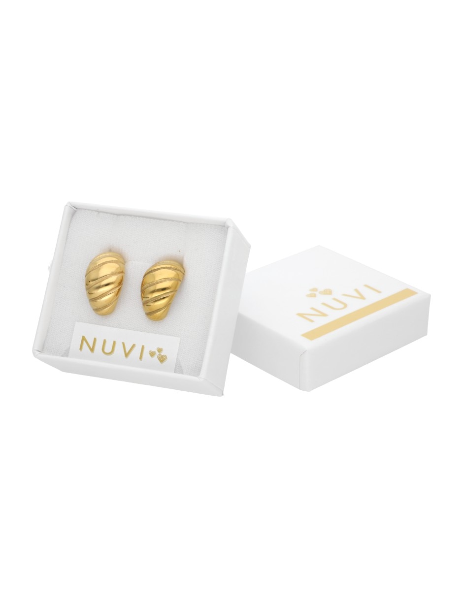 Aretes cortos Nuvi con acabado brillante