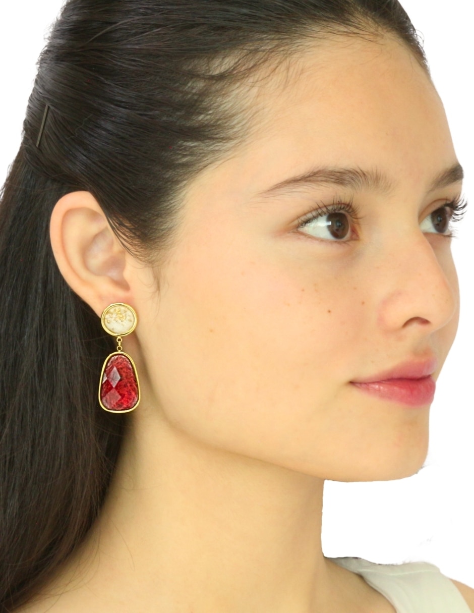 Aretes largos con acabado brillante 4