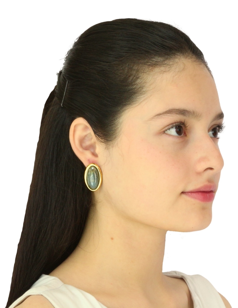 Aretes largos con acabado brillante 4
