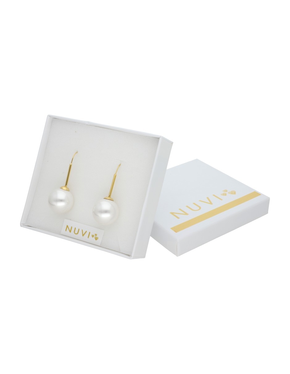 Aretes largos de perla Nuvi con acabado brillante