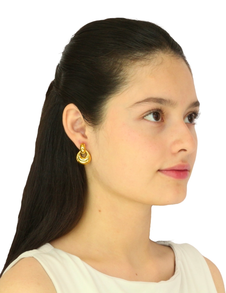 Aretes cortos Nuvi con acabado brillante