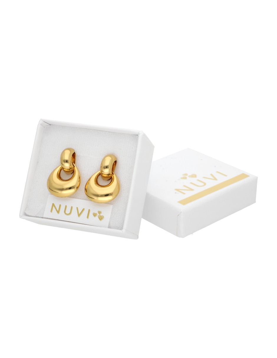 Aretes cortos Nuvi con acabado brillante
