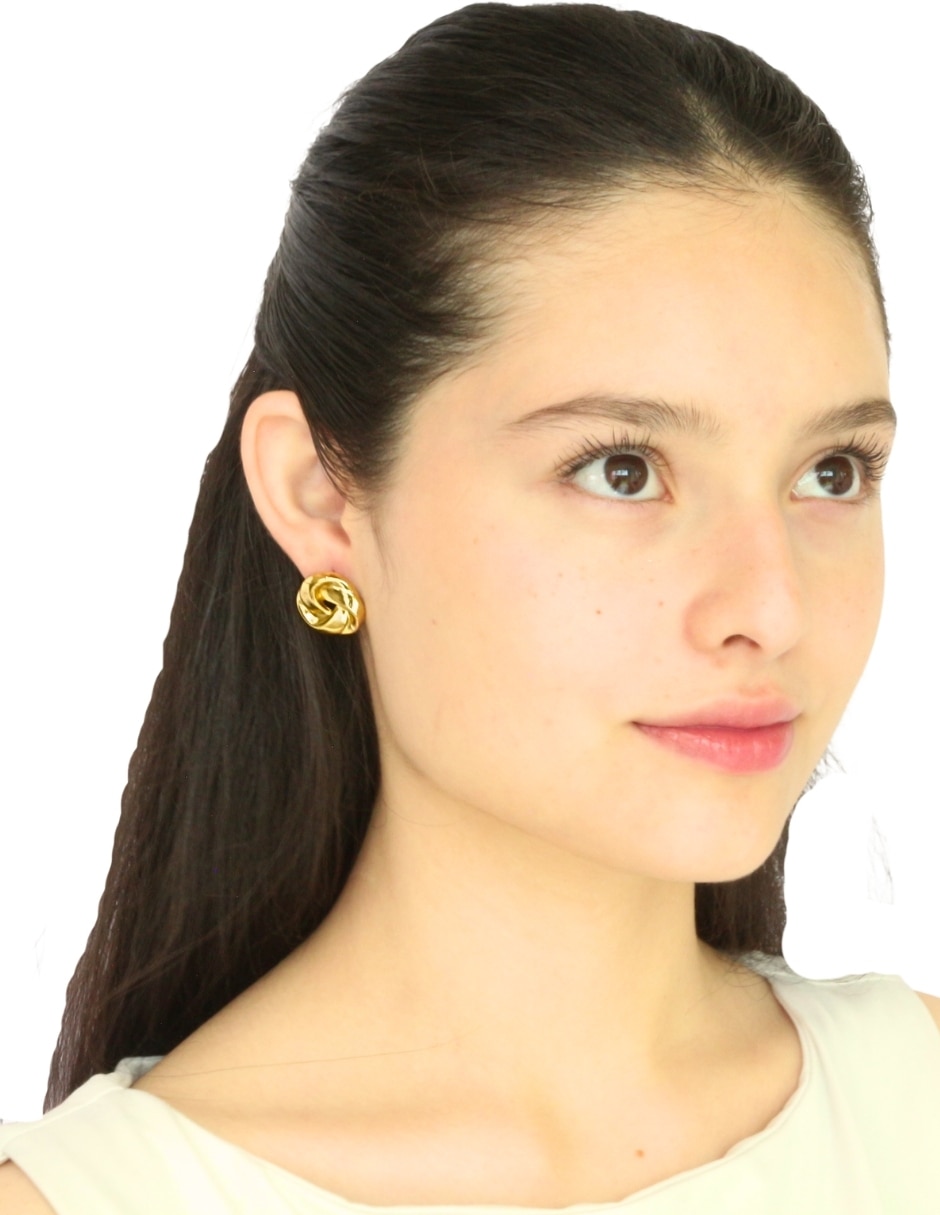 Aretes cortos Nuvi con acabado brillante