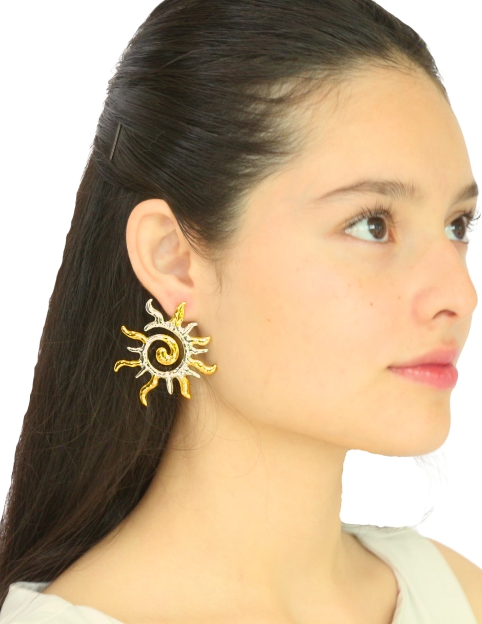 Aretes largos Nuvi con acabado brillante