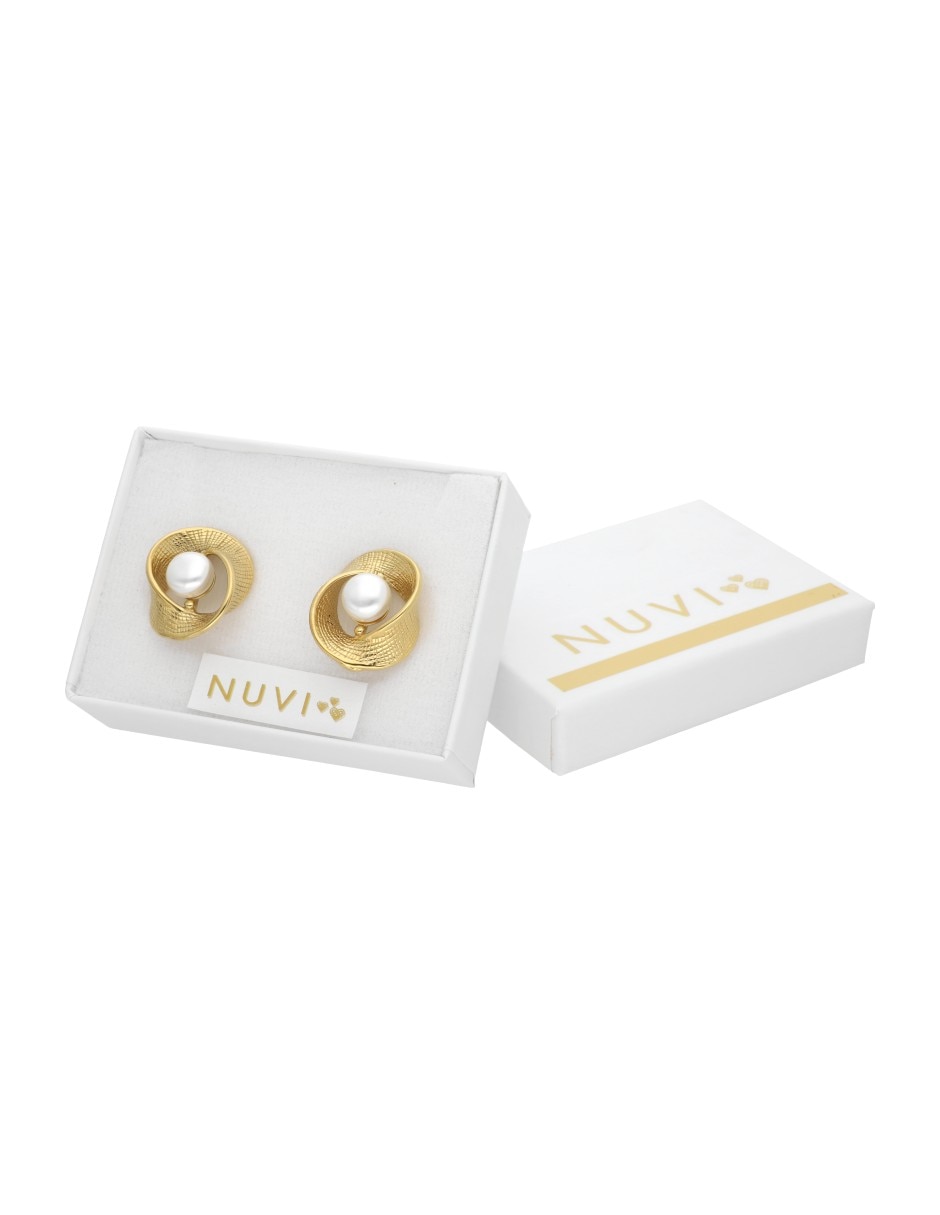 Aretes cortos de nudo Nuvi con acabado brillante