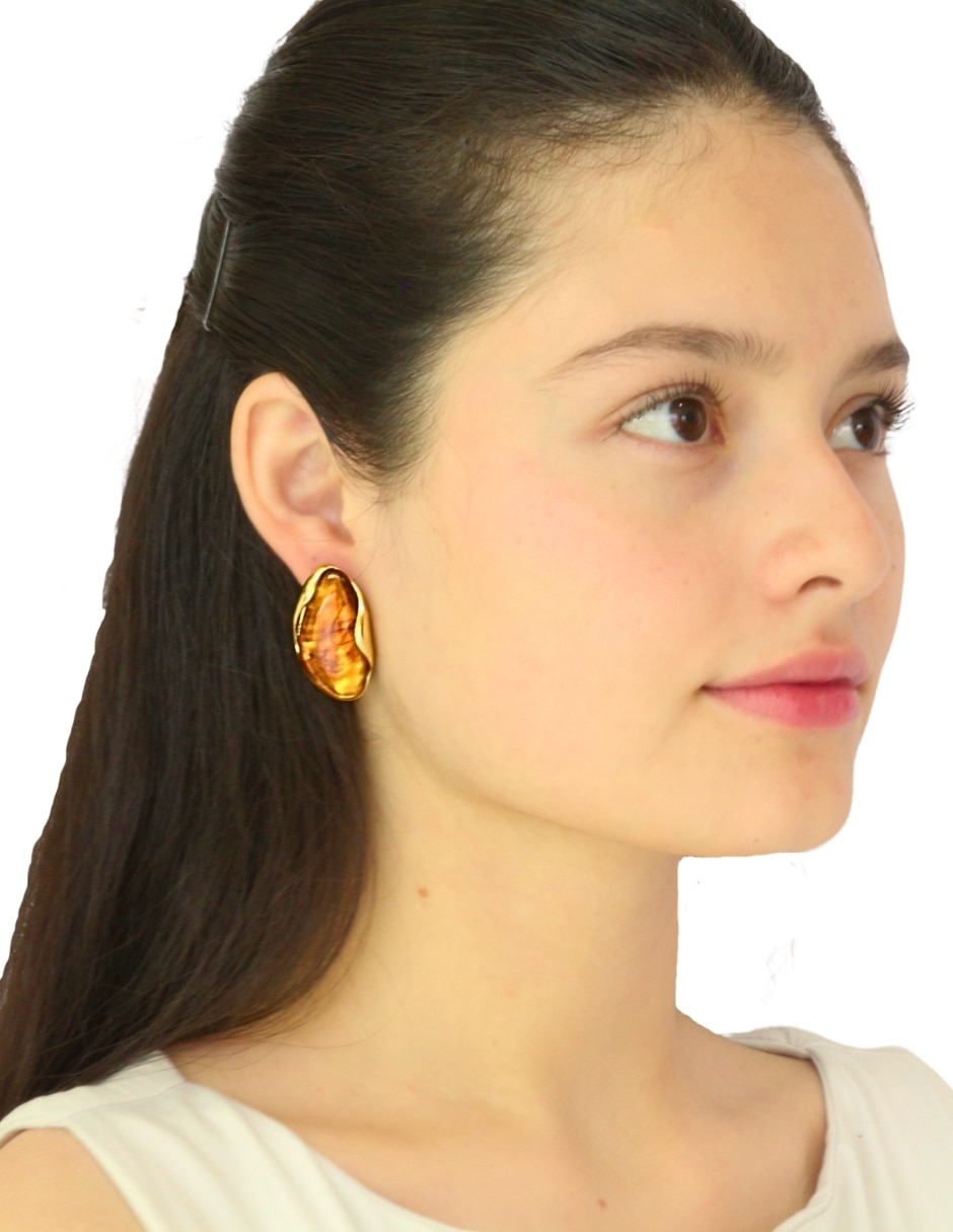 Aretes largos  de gota  Nuvi   con acabado brillante