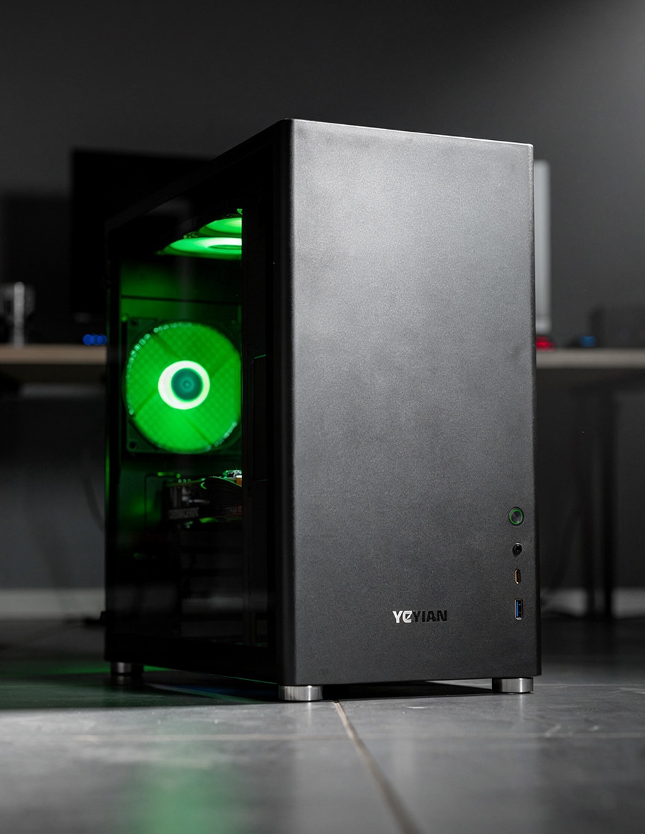 Computadora gamer Hussar Ypi-Hu2400B-560Pm 24 pulgadas Full HD Intel Core i5 Nvidia GeForce RTX 5060 16 Gb RAM 1 Tb Ssd 4