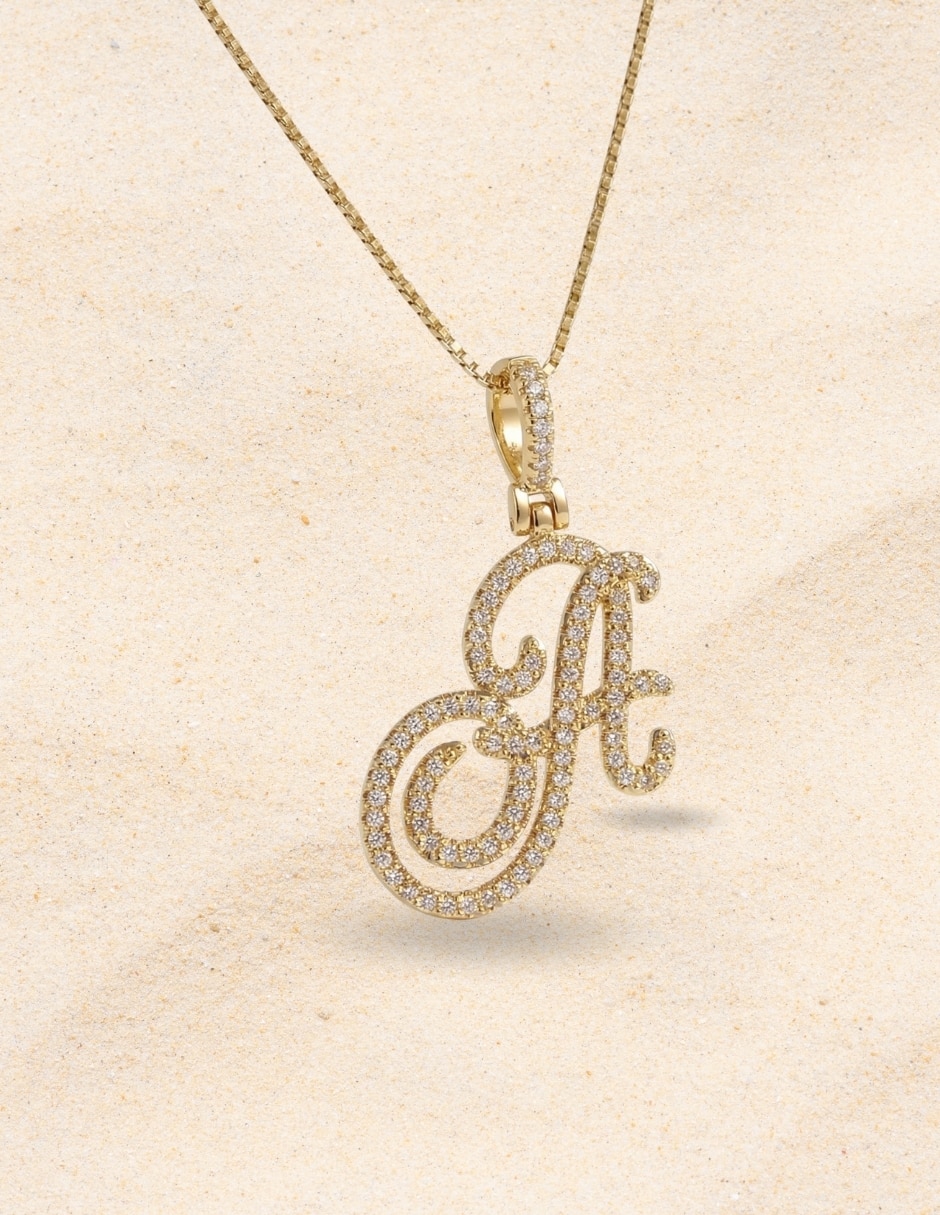 Collar con dije de letras de oro laminado 14 k
