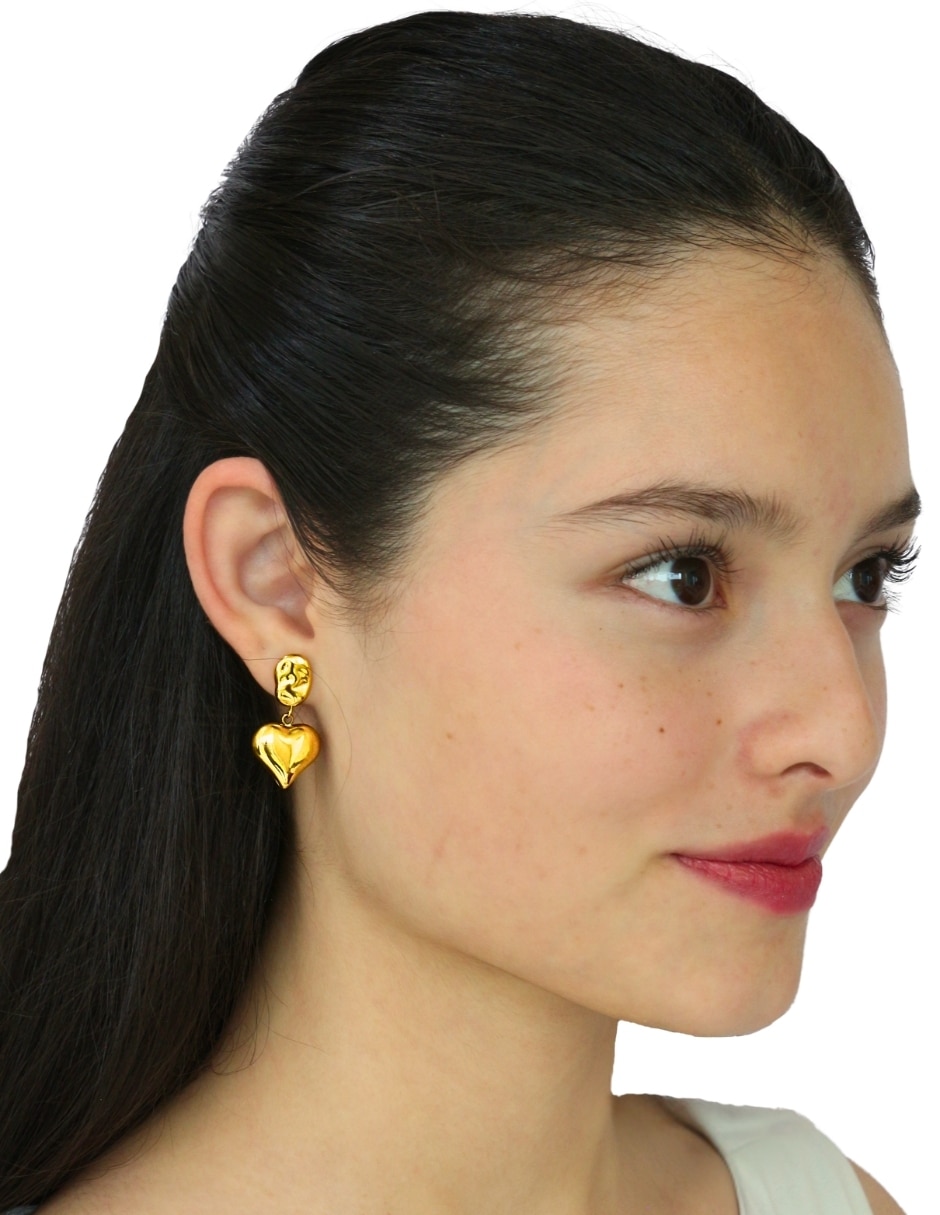 Aretes largos de corazón Nuvi con acabado brillante