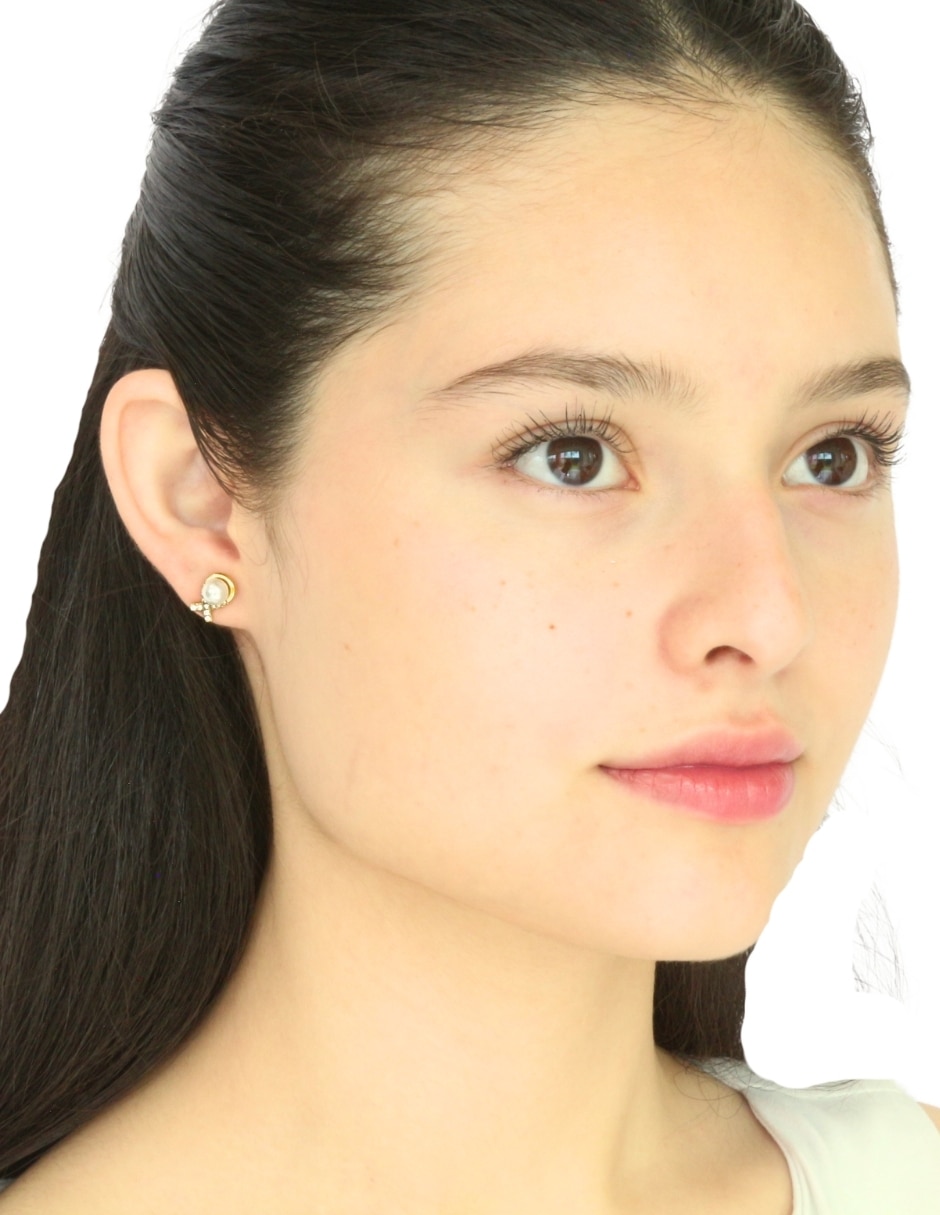 Aretes cortos de moño Nuvi con acabado brillante