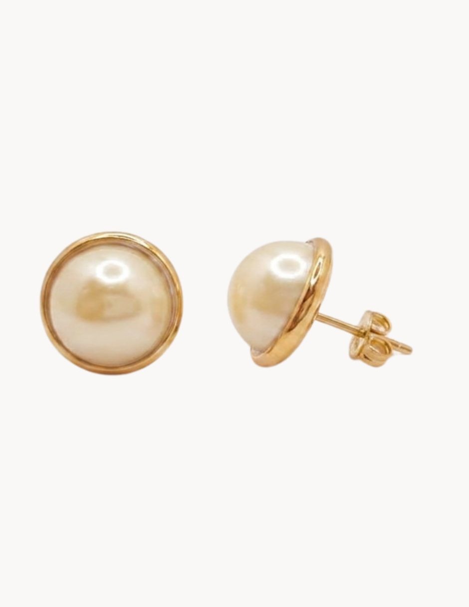 Aretes cortos de oro laminado 18 K perla 2