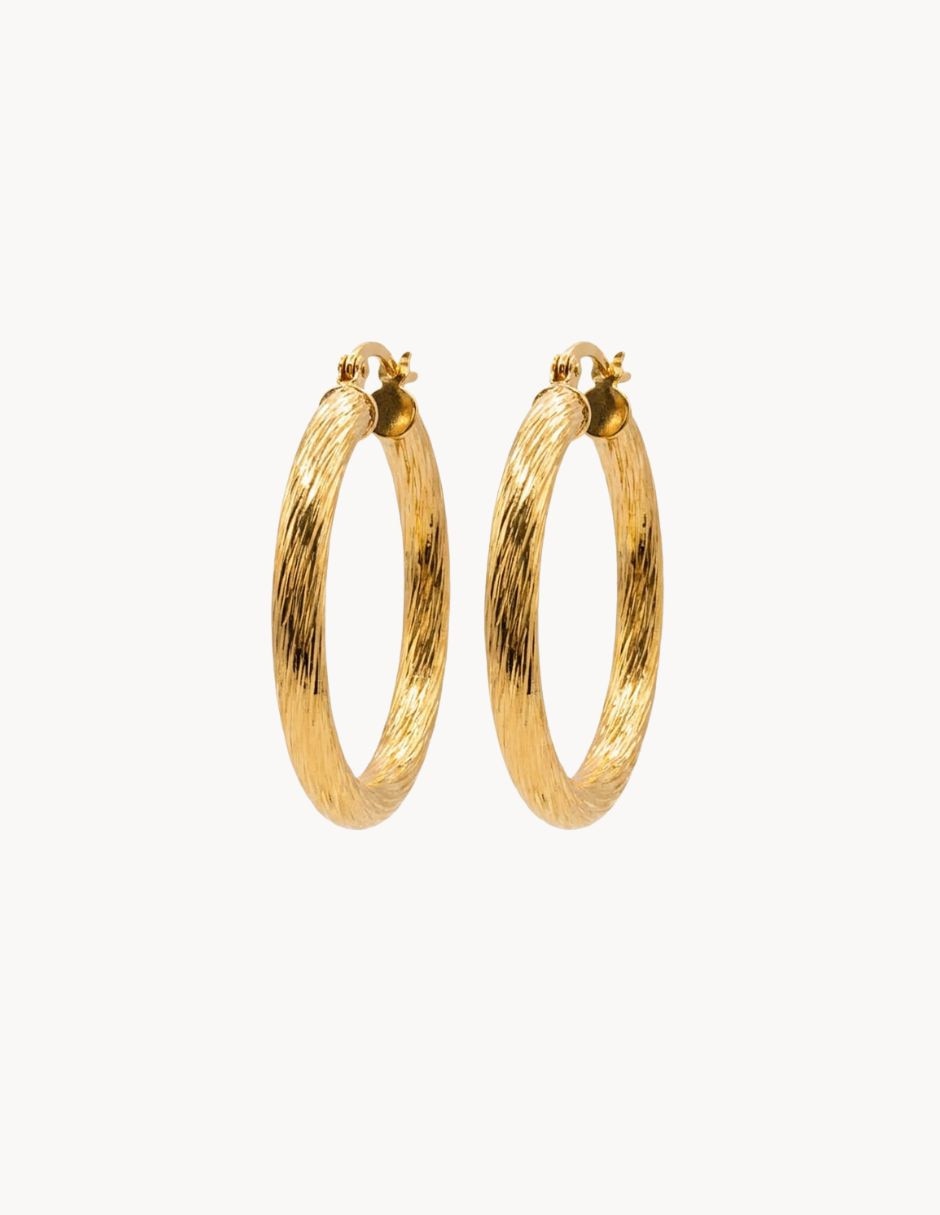 Arracadas de oro laminado 18 k con acabado texturizado Arracadas de oro laminado 18 k con acabado texturizado