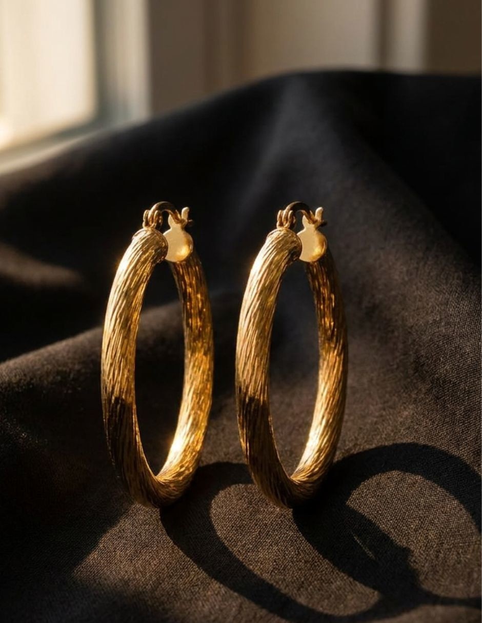 Arracadas de oro laminado 18 k con acabado texturizado 3