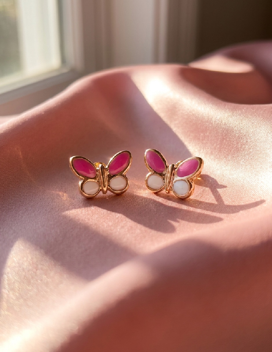 Aretes cortos de mariposa de oro laminado 18 k con 3