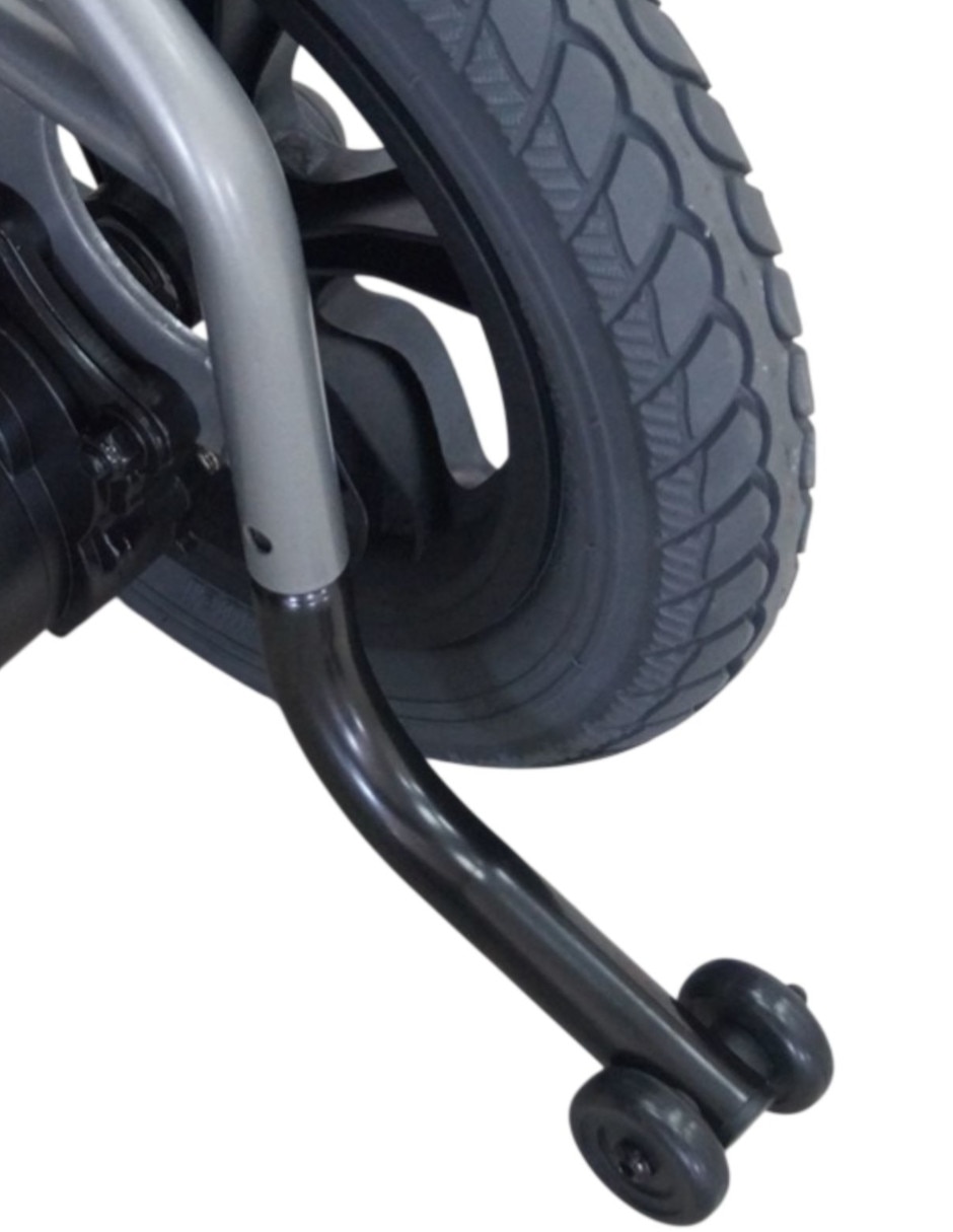 Silla de ruedas eléctrica rinde 18 km hasta wajmx07