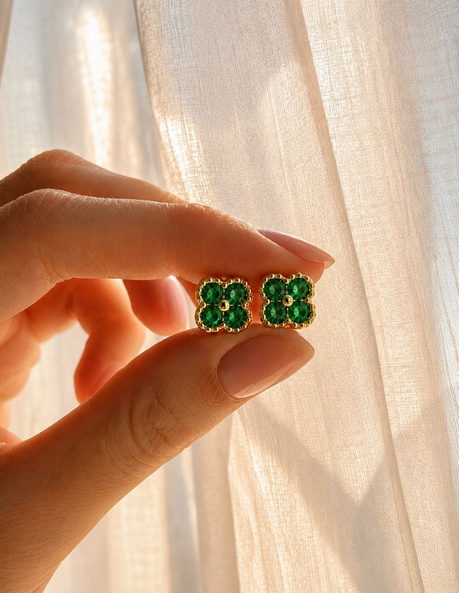Broqueles de flor yoiko virelle con acabado baño de oro zirconia