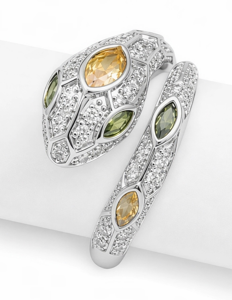 Anillo con gema de serpiente yoiko serpentina peridoto