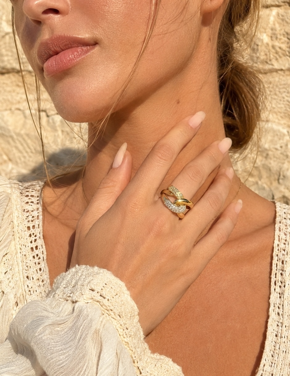 Anillo yoiko vértice zirconia acabado baño de oro