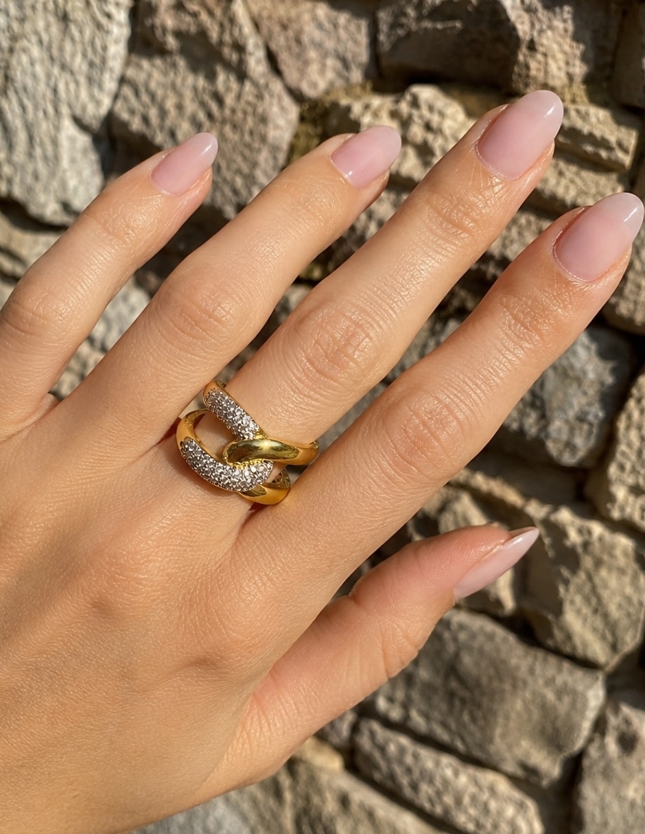 Anillo yoiko vértice zirconia acabado baño de oro