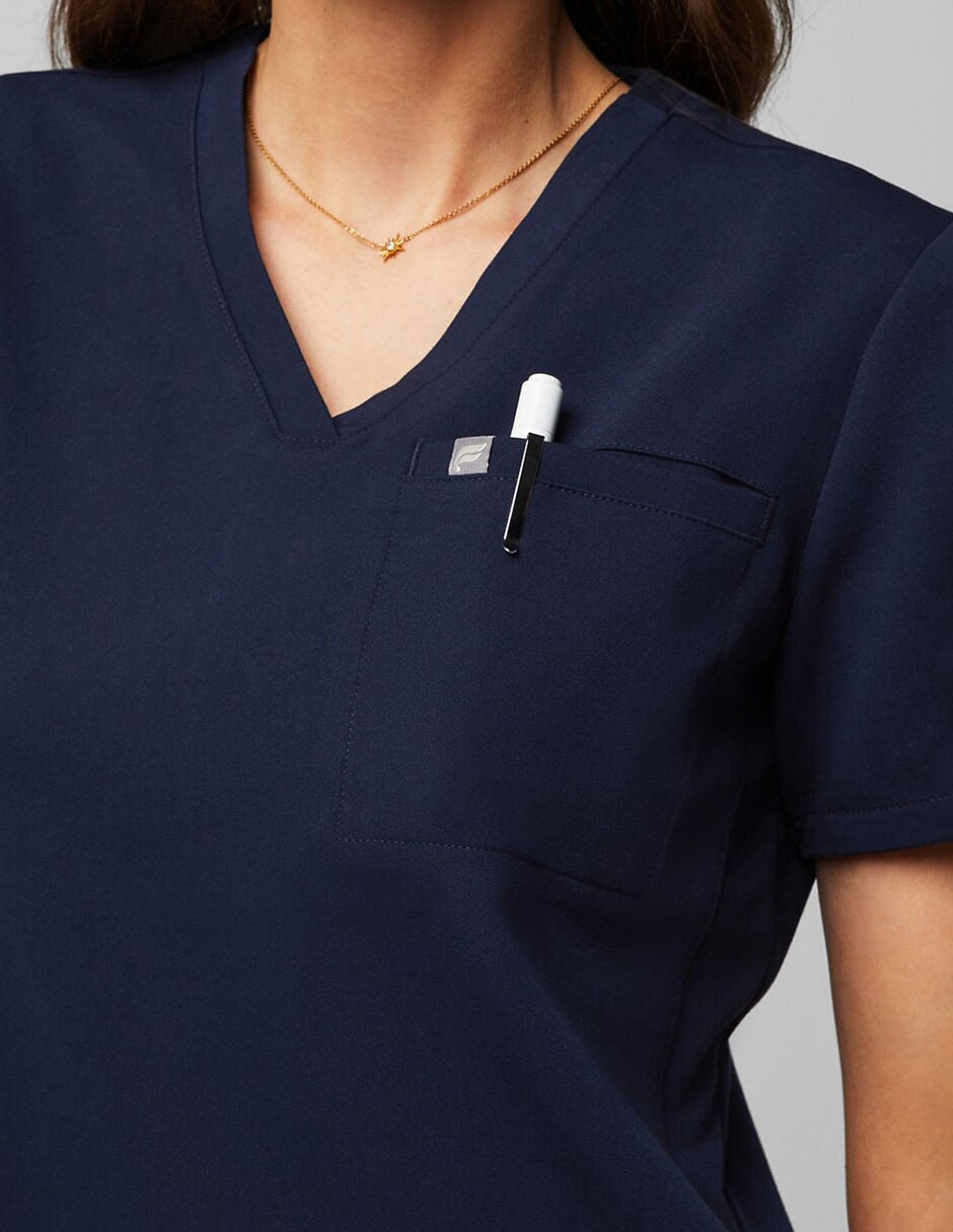 Playera manga corta Scrub cuello v mujer 3