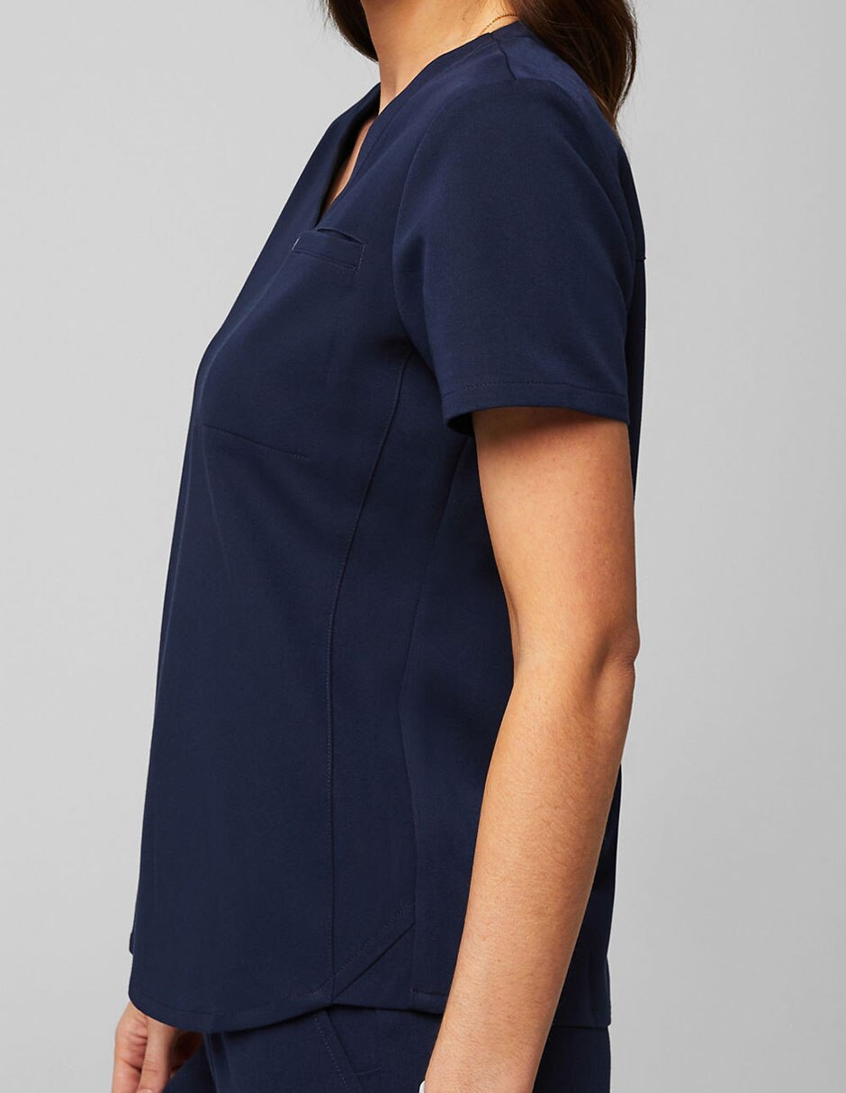 Playera manga corta Scrub cuello v mujer 4