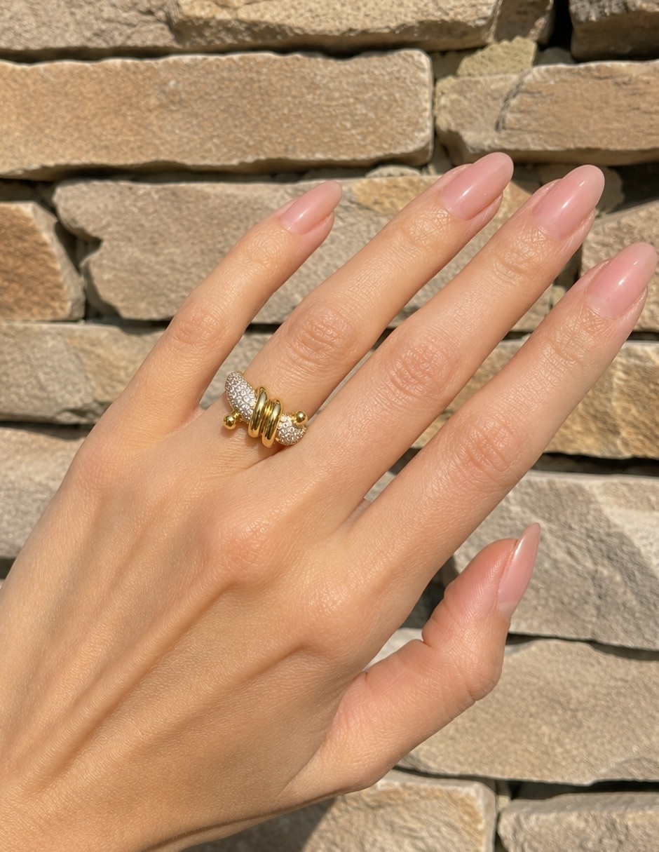 Anillo yoiko nexo zirconia baño de oro