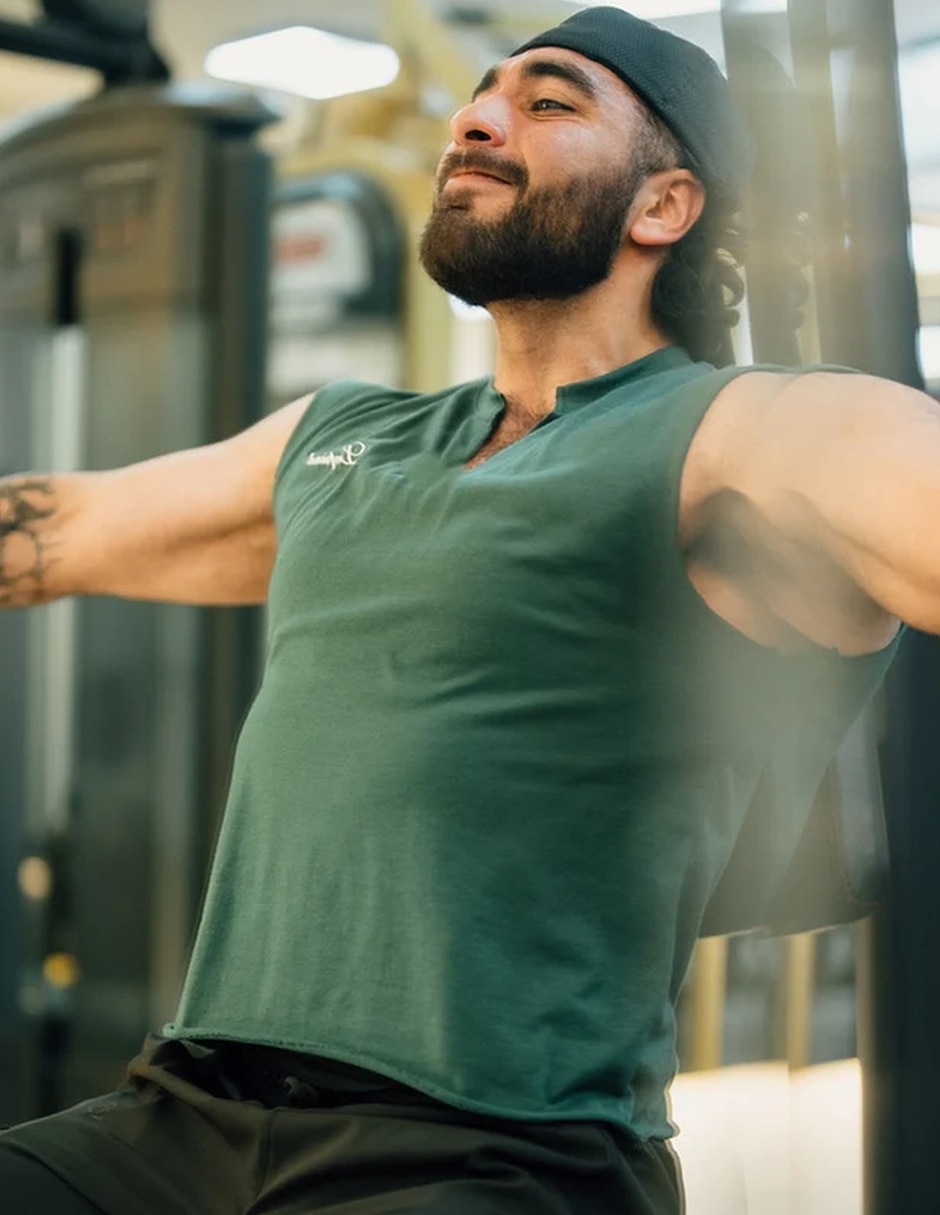 Playera leopard signature series tee cuello v para hombre 4